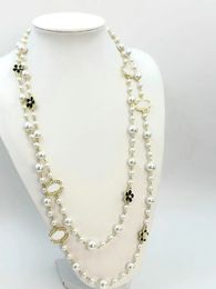 Collar de diseñador Collar de perlas multicapa largo Collar de cadena de suéter de moda para mujer Joyería de fiesta Collares de dijes de boda