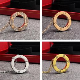 Collier de créateur amour hommes et femmes pendentif colliers mode collier en acier inoxydable cadeaux de la Saint-Valentin pour femme AAA