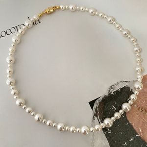 Collier de créateur boucle magnétique, collier de perles de taille, conception de niche féminine, chaîne de clavicule, chaîne de cou de luxe légère, bijoux pour femmes