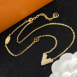 designer ketting parelketting voor dames mode-sieraden vrouw 18K goud rosé goud rode steen diamanten kettingen sieraden ontwerpers letter V dame meisjes feestcadeau