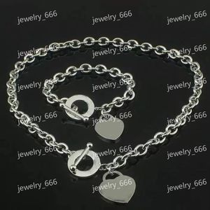 Collier de créateur Colliers Pendentif Bijoux pour femmes Ceinture artisanale exquise Logo officiel Classique Coeur Bleu Vente en gros Bracelet de créateurs de luxe avec boîte Marque Top