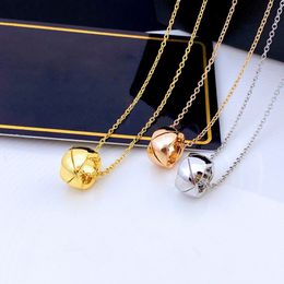 Collar de diseñador Piña colgante personalizado Cabecillo de oro de 18 k Joyas de diseñador para mujer Collar de diamantes con incrustación 2 Patrones Regalo de San Valentín sin desvanecimiento