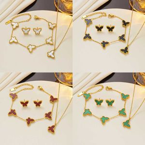 Collar de diseñador Vanca Vanca Cadena de oro de lujo Juego de piezas de mariposa de mariposa Simple Pendientes Pulseros 9N19