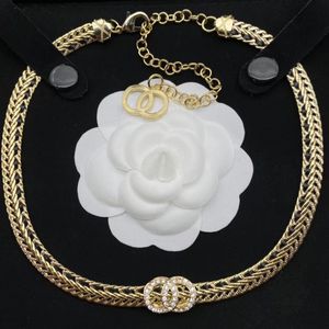 Designer-Halskette, Damen-Halskette, neue Diamant-Halskette, europäisches und amerikanisches Retro-Schlangenknochen-Leder-Piercing, modische Schlüsselbeinkette