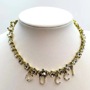 Colliers de créateurs lettre de marque vintage diamant insert collier chaîne femmes classiques chaîne de clavicules