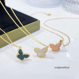 Colliers de créateurs Collier pendentif papillon étanche élégant copines cadeau de mariage pour femme bijoux de qualité supérieure 18 couleurs