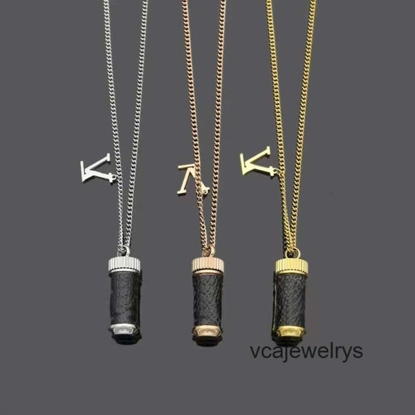 Colliers de créateurs Couple Marque V Collier Mode Fer Parfum Bouteille Pendentif Collier Bijoux De Luxe Bullet Collier En Or 18 Carats pour Femmes et Hommes