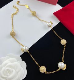 Collares de diseño Joyería de diamantes Cadenas de oro para hombres Collar de perlas vintage Vlogo Cadena de metal Collar de clavícula regalos pulsera