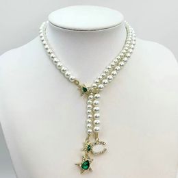 Collar de diseñador Estrella verde Amor Pearl Colgante Collar para mujeres Joyas de la cadena de clavícula dulce Ama los regalos