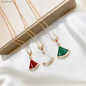 Colliers de créateurs Bijoux Nouvelle marque pour femmes à la mode et charmante pendentif en or 18 carats en forme d'éventail bijoux de luxe en acier titane de haute qualité