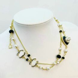 Colliers de créateurs Nouveaux bijoux élégants vintants Collier de cou de couche de perle blanc pour femmes Collier de mariage Cadeaux de mode
