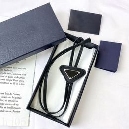 Designer stropdas voor dames mode driehoek bolo tie zwart wit dagelijks modieuze accessoires letter trekkoord luxe stropdassen overhemd decoratie pj046 B4