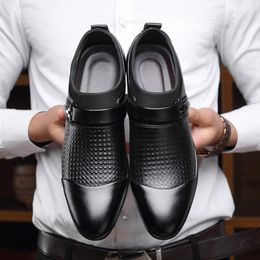 Designer-Nouveau designer hommes chaussures habillées en cuir marque bout pointu mode slip-on grande taille 38-47 homme d'affaires chaussures de soirée