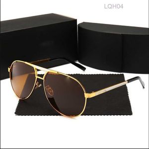 Designer des lunettes de soleil à la mode polarisées à la mode polarisés pour femmes Lunettes de crapaud à grand cadre 8480 46lh