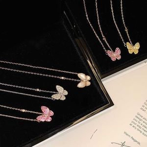 Designer New Van Precision Edition Full Diamond Horse Horse Eye Butterfly Collier avec chaîne d'os de verrouillage à or rose 18 carats droits pour les femmes