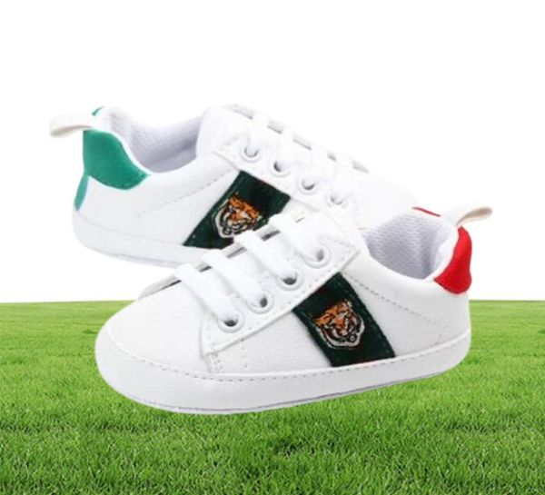 Diseñador recién nacido Bey Beh Boys Girls First Walkers Niños Niños infantiles Pu zapatillas PU Baby Prewalker Soft Sole White Shoes9216905