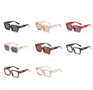 Designer au large des lunettes de soleil cycle luxueux femme femme masculine avancé petit carré de baseball hip hop personnalisé sport de soleil blanc