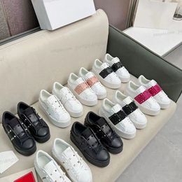 Zapatillas de deporte abiertas de diseñador Zapatillas de deporte sin título Zapatos de vestir Mocasines con remaches de cuero Zapatos casuales Mujeres Zapatillas de deporte de cambio unisex Plataforma blanca Remache Zapatillas de deporte al aire libre