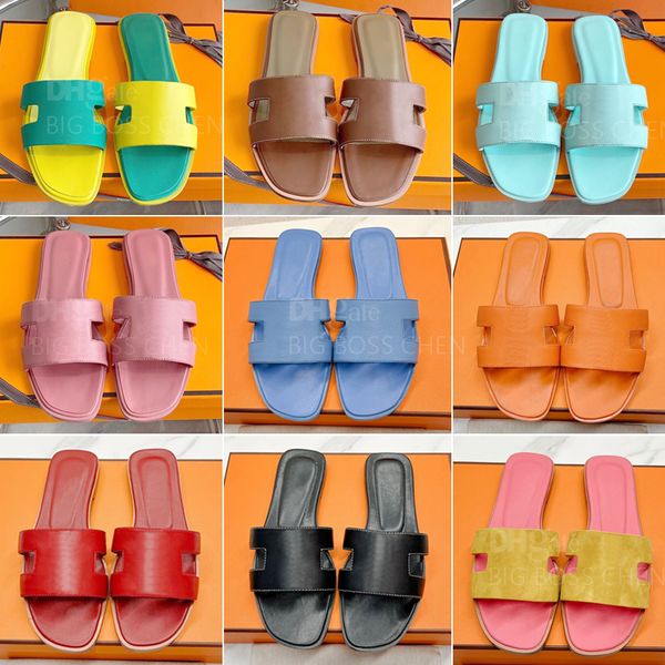 Nuevas zapatillas para mujer Diapositivas planas de cuero clásicas de moda para mujer Verano al aire libre Punta abierta Diseñador de lujo Diapositivas Sandalias planas Zapatos de playa de vacaciones casuales 35-42