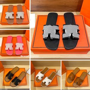 Designer Oran Women Slippers Luxe dia's Classic Flat Sandals Tassel Rhinestone Decoratie gebreide Design Slippers Zomer Travel Vakantie Strand Flip-Flops 35-42