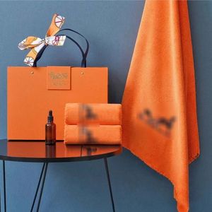 Boîte de serviettes orange designer Tree-set Cadeau de vacances Gift High End Fashion Bath Serviettes pour hommes et femmes en voyage d'affaires