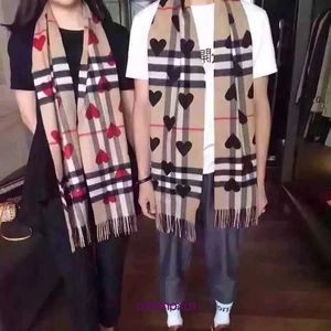 Designer Original Bur Home Écharpes d'hiver en vente Automne et New British Plaid Scarf Red Heart Double face Imprimé Laine Femme Châle D9SV