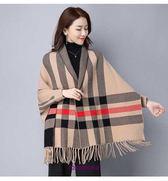 Designer Original Bur Home Foulards d'hiver en vente Automne et Châle Écharpe Chaude Épaisse pour Femmes Double Usage Cape Tempérament Gland Cape Manches Double Face Plus