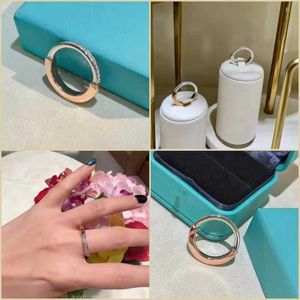 Ontwerper Originele nieuwe Tiffays Lock -serie Diamond ingelegde gesp ring met 18K roségouden plating op wit koper voor vrouwen stijlvolle en eenvoudige hoge editie