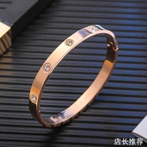 Designer Original en ligne vente chaude nouveau Bracelet en acier titane or Rose femmes Simple ouvert 18k petit Design Couple soutien-gorge W826