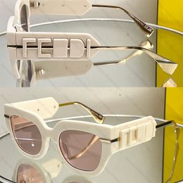 Designer Original Sunglasses Cat Eyes Driving Sunglasses Femme Femmes Luxury Anti-UV400 Verres de mode Protection Fe40122 Verres de soleil protectrices
