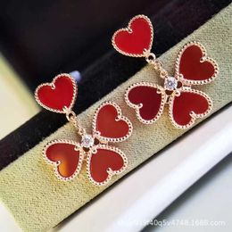 Designer Original Van Version High Clover Love Orees Boucles pour les femmes aiguille en argent pur avec agate rouge de conception Bijoux de fleur