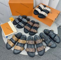 Tamaño 35-45 BOM Dia Dia Diaje de lujo Sandalias de diseñadores Mujeres zapatillas Flats de verano Slippers de plataforma