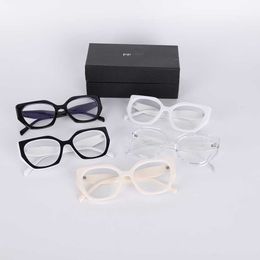 Diseñador de gafas ornamentales Verano Vidrio liso Moda Gafas de sol Hombres Mujeres 5 colores Buena calidad