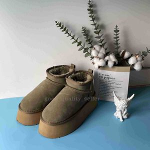 Designer Chaussures extérieures Boots en cuir Bottes de neige australiennes Classic Botkle Plateforme de chaussures décontractées 54mini 5cm Fluffy Winter Winter Femmes