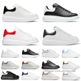 Diseñador Sneaker de gran tamaño zapato casual triple blanco de cuero negro de cuero de agua Velvet Apartrilles Men Mujeres Plataforma Plataforma