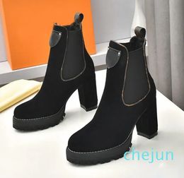 Designer Paris Plateforme Bottes Casual Style Street Plain Cuir Bloc Talons Femme Garniture Fermeture À Glissière Semelle En Caoutchouc Desert Martin Baskets D'hiver Avec Boîte D'origine