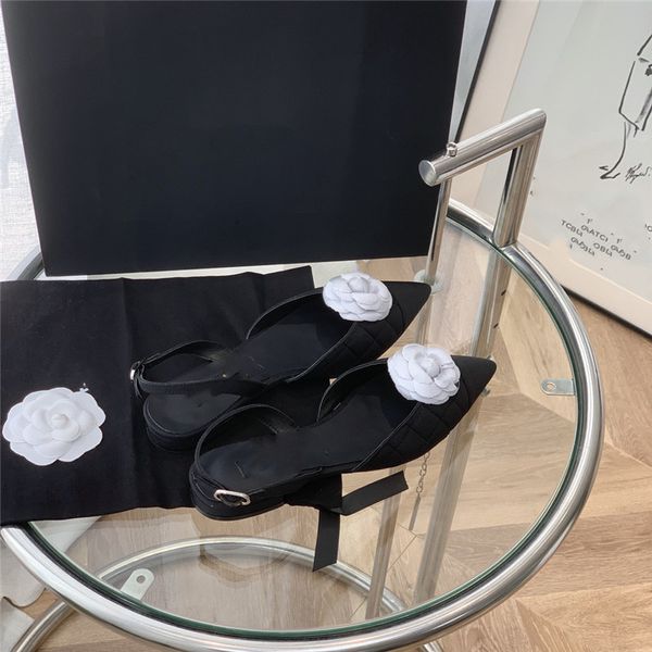 Chaussures de soirée de styliste pour mariées et dames, chaussures sexy pointues en camélia blanc à dos plat