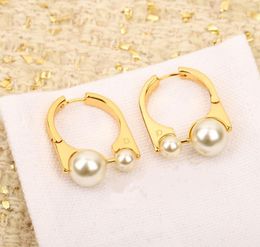 Boucles d'oreilles de perles de créateur pour femmes de haute qualité de luxe en or de luxe en cuivre lustre de bijoux de boucles d'oreille dose doserie