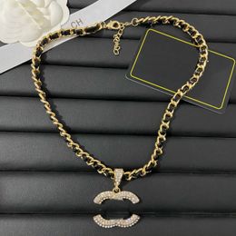 Designer Pearl Collier Chain Chain Brand LETTRE PENDANTS DIAMANT Colliers Femmes Bijoux de mariage Cadeau