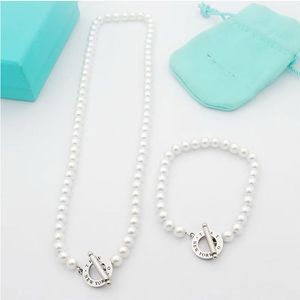 Collier de perle de créateur Bracelet de perle simple chaîne de mains élégante et à la mode pour collier pour femmes colliers de bijoux