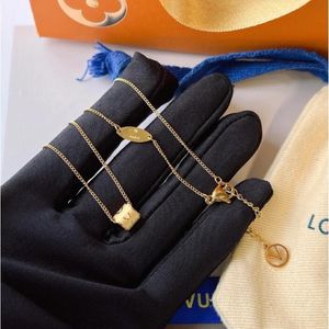 Collier pendentif designer Love Womens bijoux classique Luxury Fashion 18K Gold Fashion Brand Colliers scintillants Très beau cadeau 239