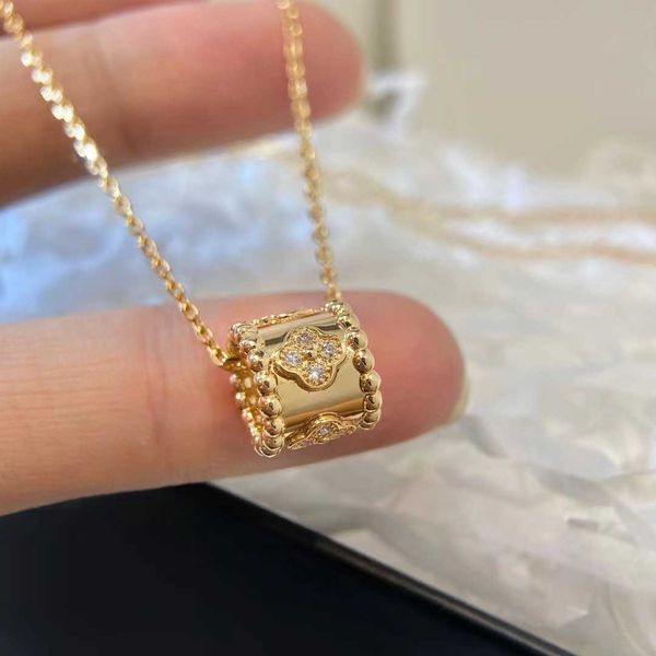 Collier pendentif design Sweet Love Vanca Jade V-Gold Kaléidoscope Collier pour femme Niche de luxe 18 carats en or rose chaîne d'os de verrouillage Bvby