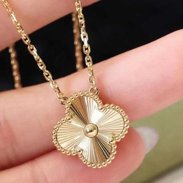 Collier pendentif de créateur Sweet VanCA V Gold Collier d'herbe à quatre feuilles Femme Cinq fleurs Laser Or Rose Sculpture Artisanat Angle Radiance AFMS