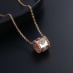 Collares colgantes de diseñador para mujer Elegante collar de oro K chapado en plata 4/cuatro para mujer versión alta clásico oro rosa pequeña cadena de clavícula de cintura bárbara