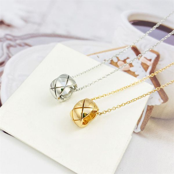 Designer Pendentif Colliers Collier de diamants d'ananas de haute qualité pour hommes et femmes pendentif de luxe léger en acier au titane petite chaîne de clavicule de perle de haricot d'or