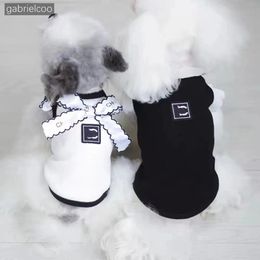 Diseñador Caja de perros Pet Strap Ins Black White Classic Logotipo Bow Bow Dog Clother Corgi Dog Cat Vest XS-XL