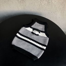 Designer Pet Sweater Noir Blanc Sergé Pet Suspendu Cou Tricoté Pull Classique logo broderie Schnauzer West Highland Bulldog Chat Vêtements D'hiver