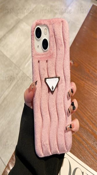 Cas de téléphone de créateur Fashion à fourrure grain ondulé P pour iPhone 14 Pro Max plus 13 12 11 coque de couverture phonécase en peluche rose luxe 53319546