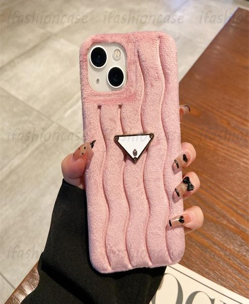Cas de téléphone de créateur Fashion Fass à fourrure Grain ondulé P pour iPhone 14 Pro Max plus 13 12 11 coque de couverture phonécase en peluche rose luxueuse 57461466