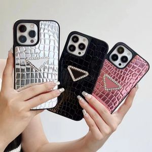 Designer telefoonhoesjes luxe vergulde zwarte hoes voor iPhone 15 14 13 Pro Max 12 11 14pro 13pro 12pro Top lederen metalen naamplaatje voor mannen en vrouwen